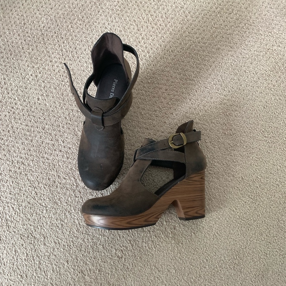 Pierre Dumas clogs